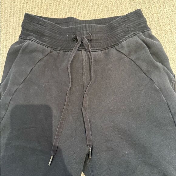 Lululemon Scuba Jogger - size 2 - Picture 4 of 7
